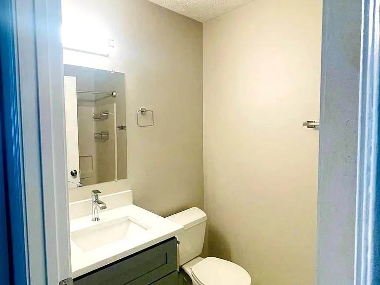 2137 Wainwright Ct #1C — Photo 12