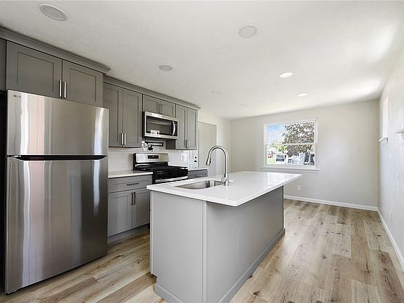 5th image of 606 South Ave
