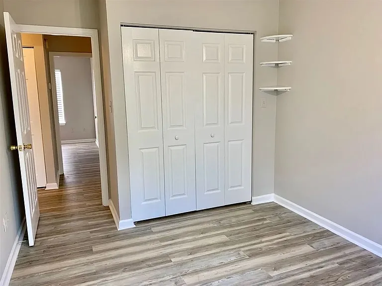 2208 Timberwood Cir S — Photo 23