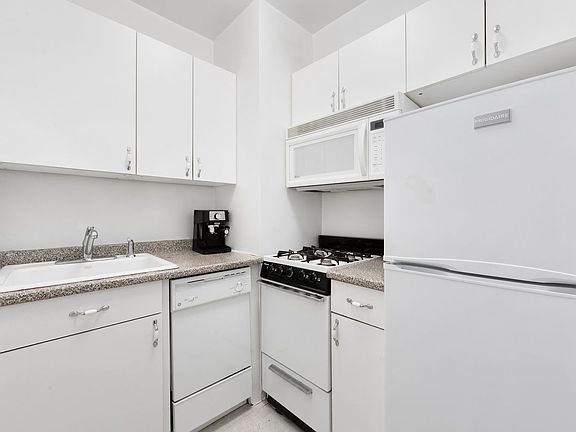 4th image of 210 E 47th St #3BB