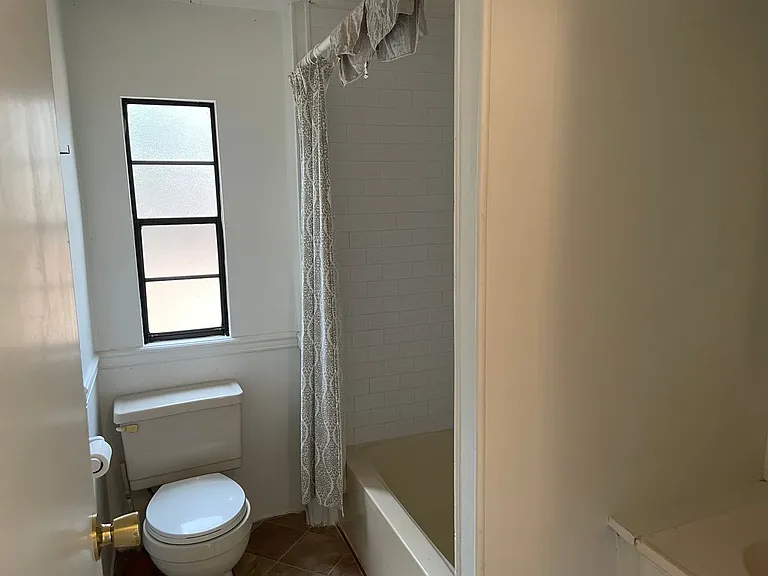 1749 N Lake Dr — Photo 9