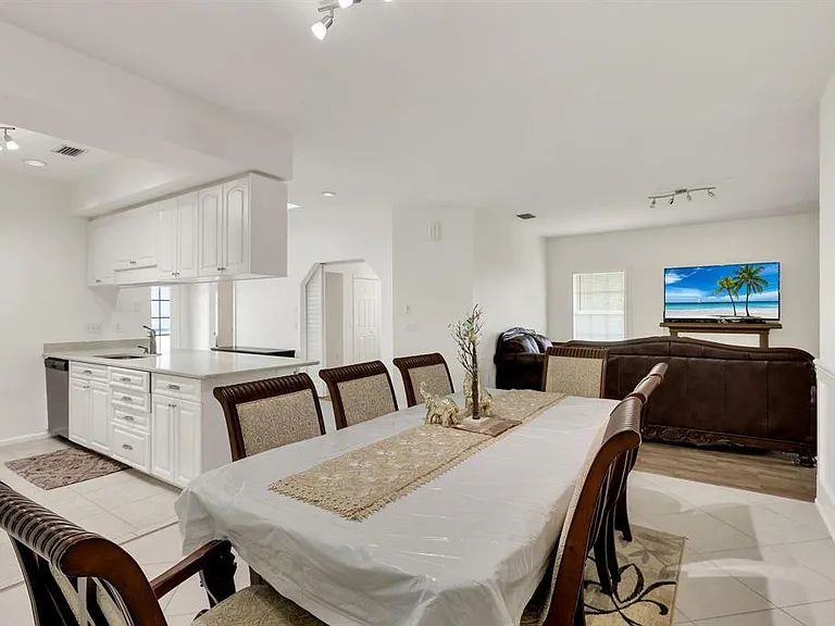 7334 Pine Creek Way — Photo 8