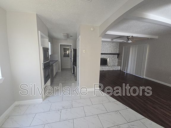 2nd image of 2900 Laramie St