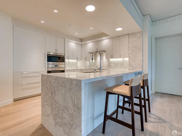875 California St #403 — Photo 36