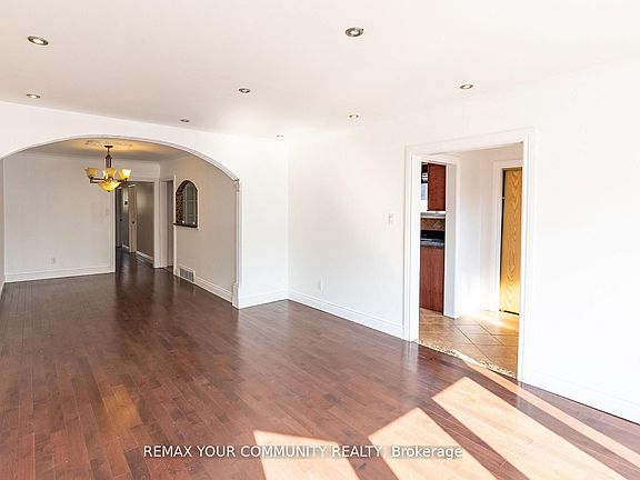 3rd image of 32 Marbury Cres