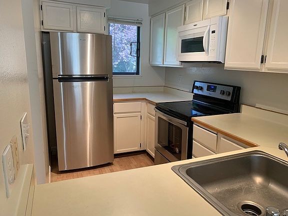 4th image of 12044 96th Ave NE APT 225