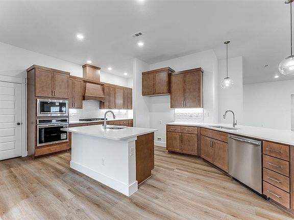 7th image of this home