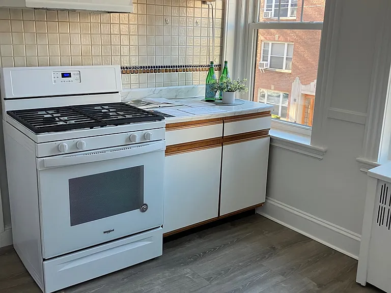 72 Strathmore Rd #5B — Photo 4