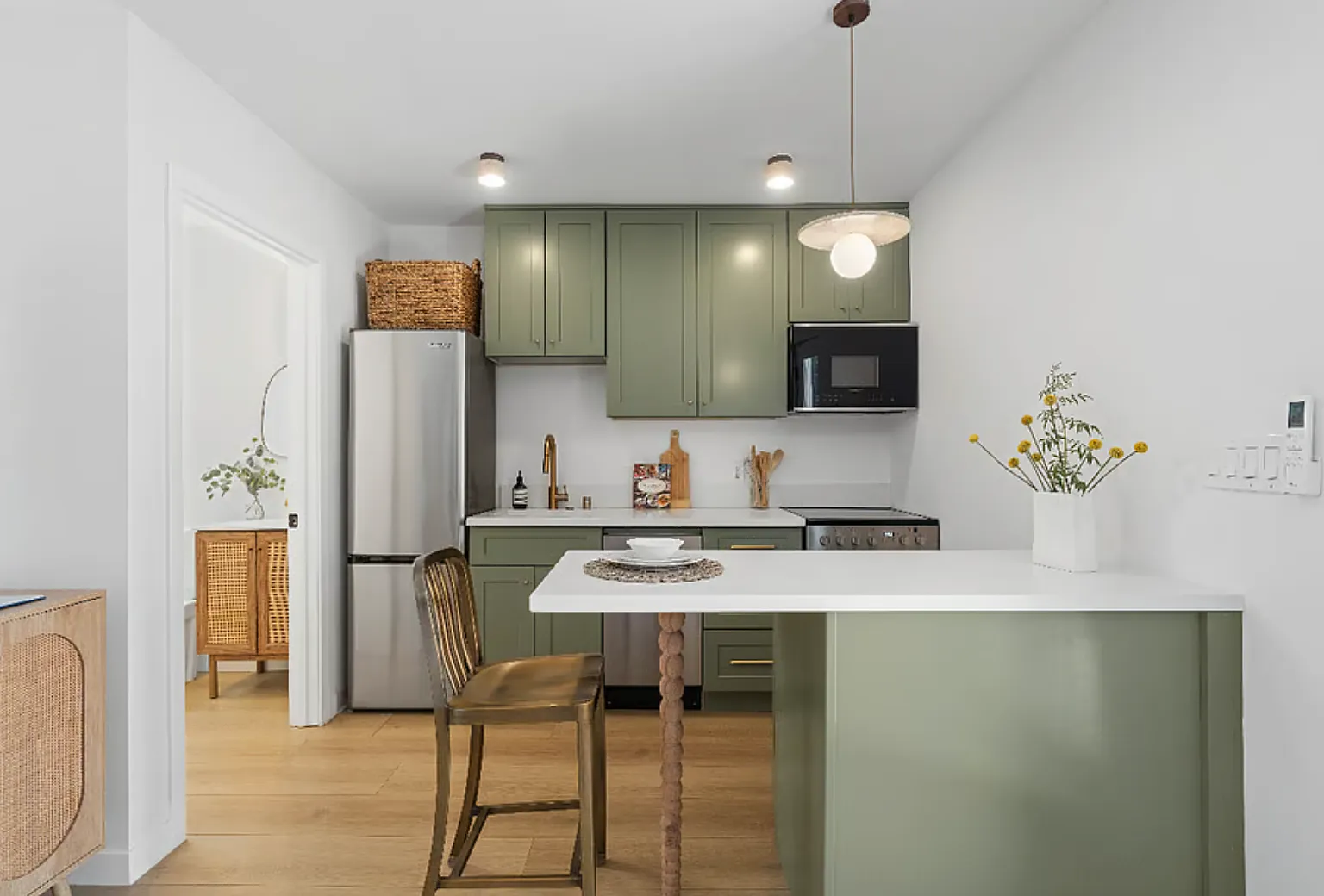 1 bed, 400 sqft, $2,995 — Photo 4