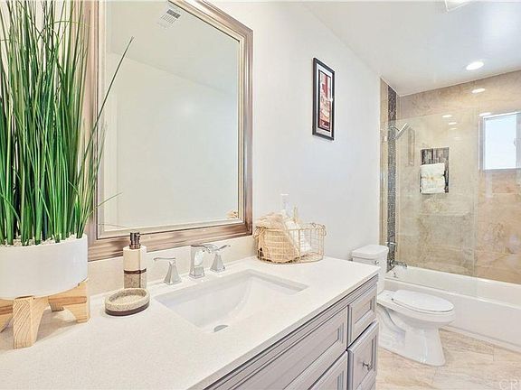3rd image of 7961 Genesta Ave