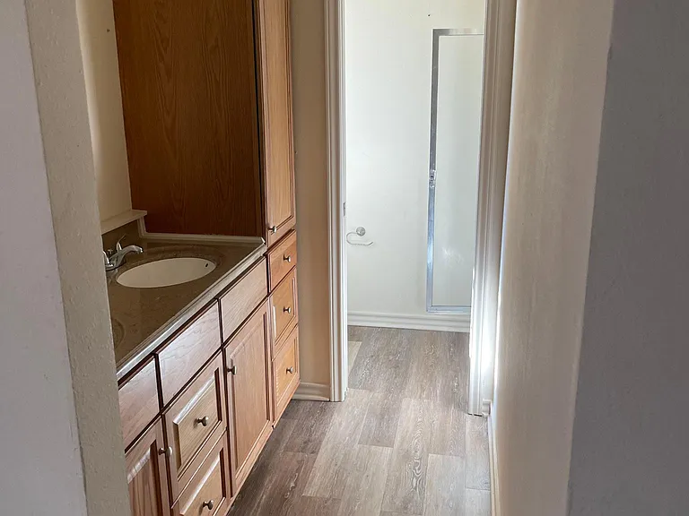 112 Medina Dr — Photo 10