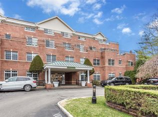 1 Portico Ct APT 306, Great Neck, NY 11021