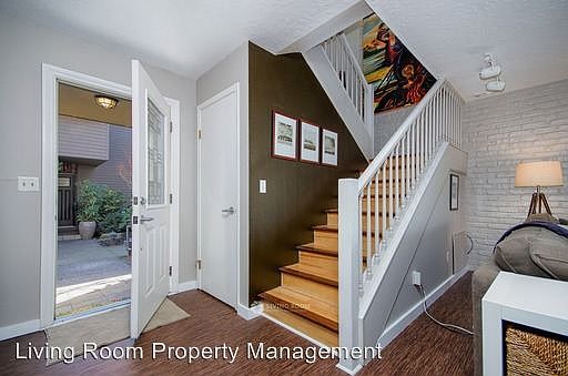 5th image of 406 N Hayden Bay Dr