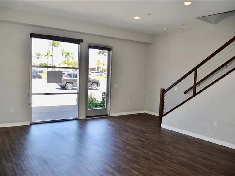 1500 W Artesia Sq #A — Photo 2