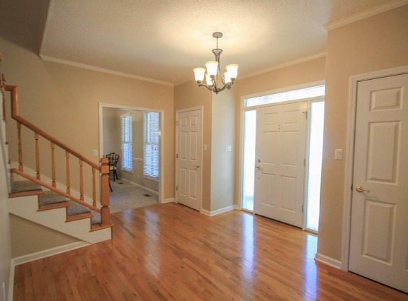 5th image of 1029 Heritage Square Ct