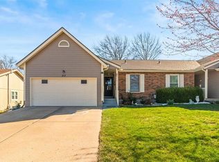 213 SE Ridgeview Dr, Lees Summit, MO 64063