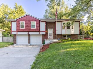 116 SE Sandstone Dr, Blue Springs, MO 64014