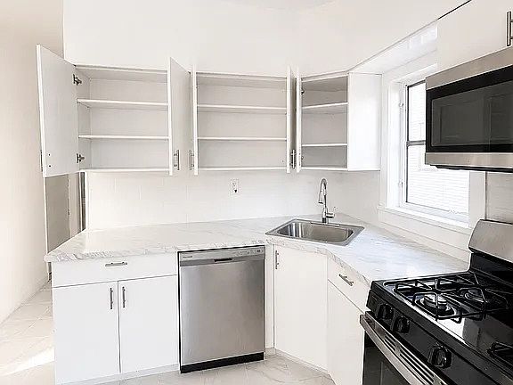 4th image of 192 Shepard Ave Floor 2