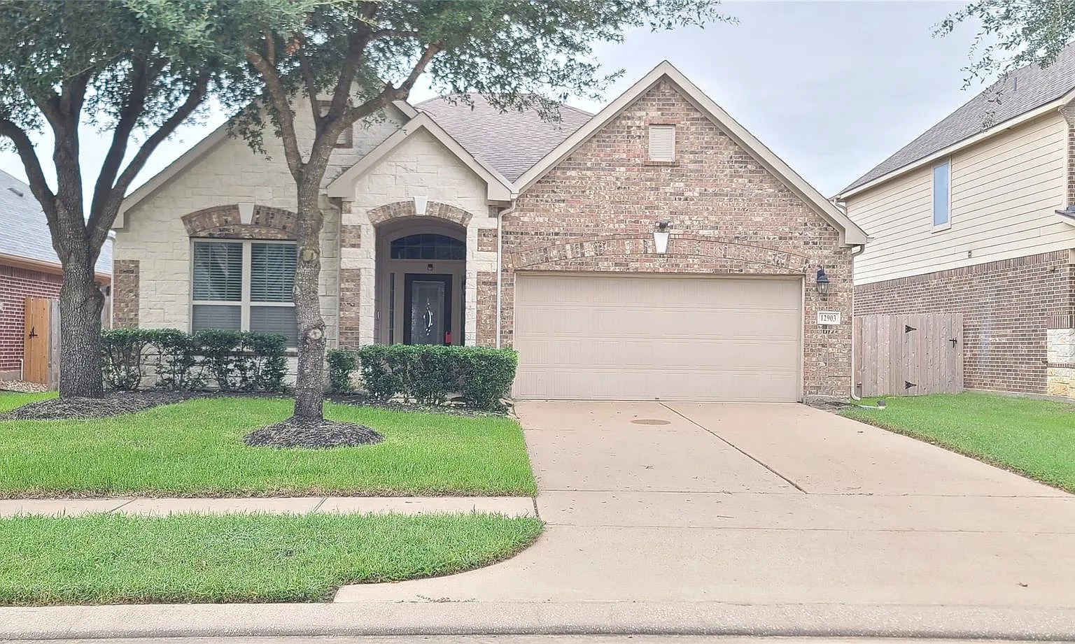 3 bed, 2.0 bath, 1984 sqft, $2,300 — Photo 1