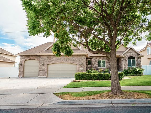 2nd image of 3059 W Uinta Pines Cir