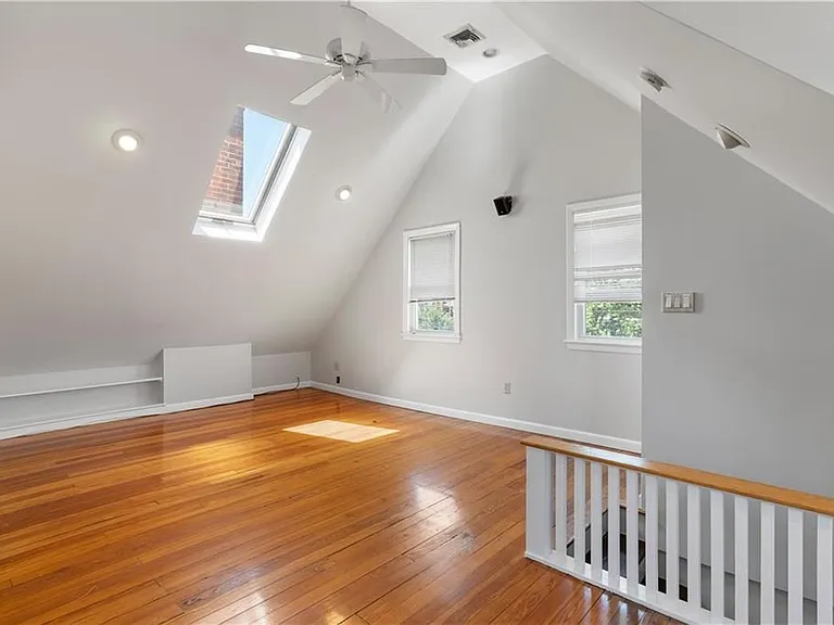 157 Irving Ave — Photo 17