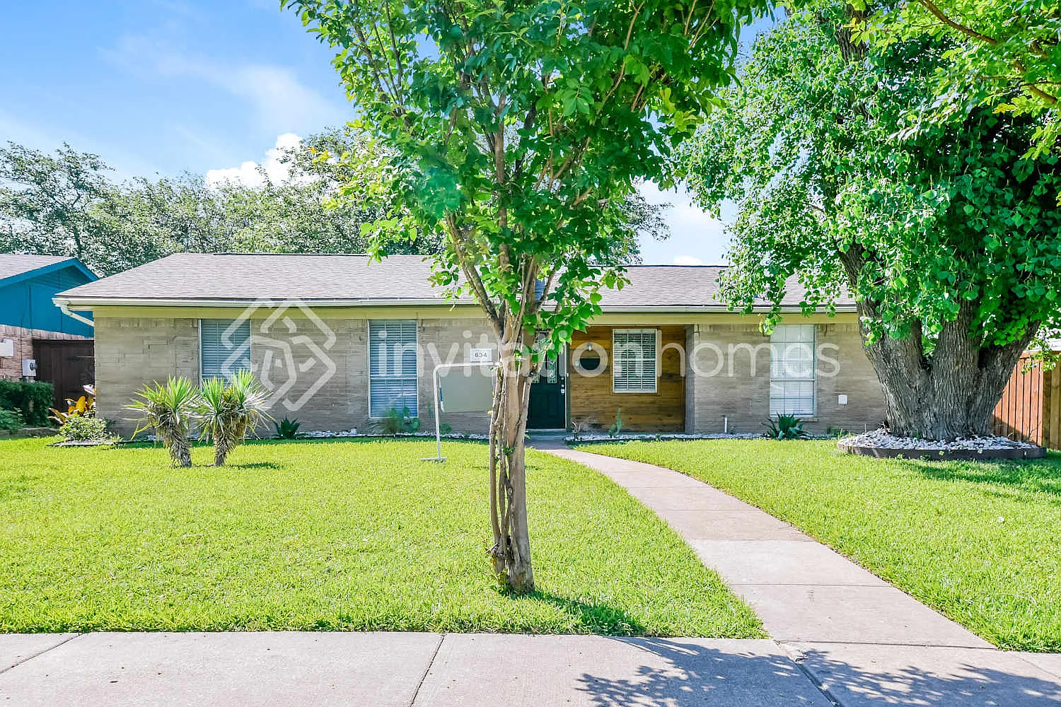 634 Waikiki Garland, TX 75043 — Photo 1