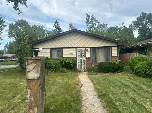 1513 E 13th Pl, Ford Heights, IL 60411