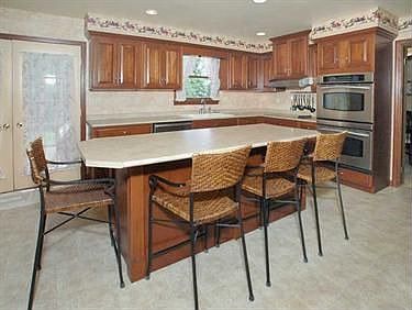2nd image of 3225 Cambridge Ct