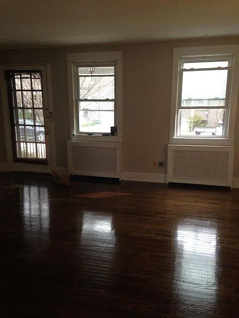 3 bed, 1100 sqft, $2,400 — Photo 2
