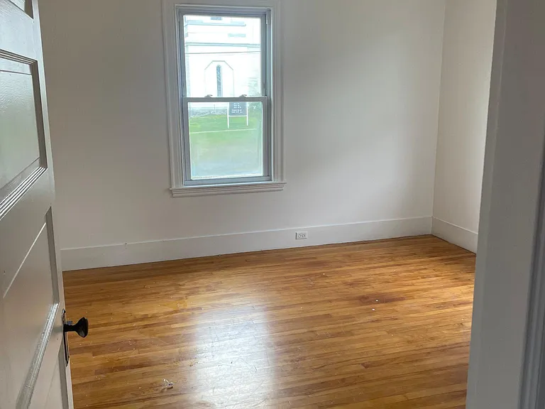 16 Crescent St #2 — Photo 3