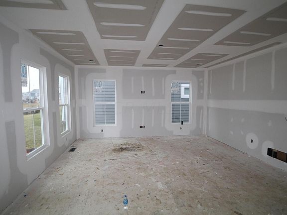 4th image of 8530 Foxglove Dr