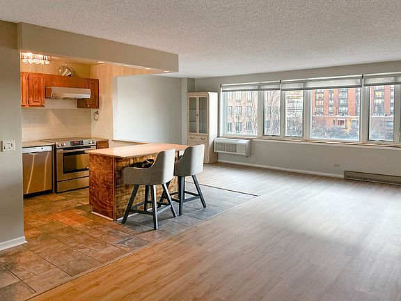 4th image of 801 S Plymouth Ct APT 318