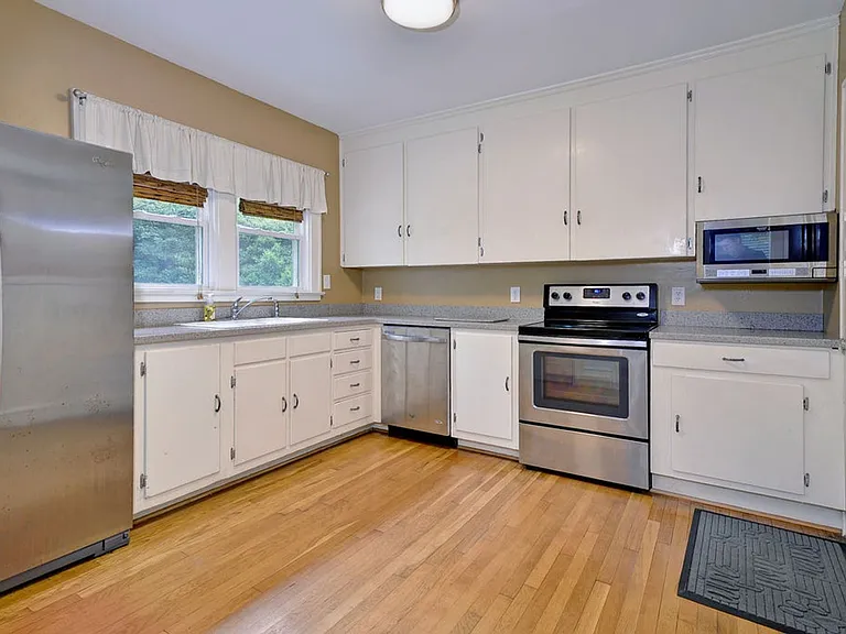 9 Westover Rd — Photo 10