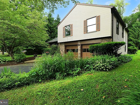 2nd image of 485 Cricklewood Dr
