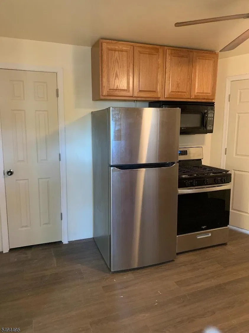 2 bed, 1.0 bath, $2,000 — Photo 2