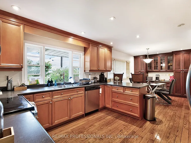 89 Valecrest Dr — Photo 11