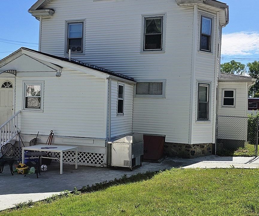 1st image of 350 Washington St