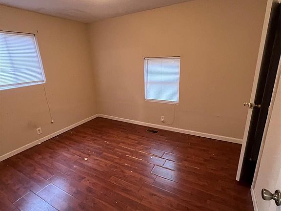 5th image of 415 Sherman St