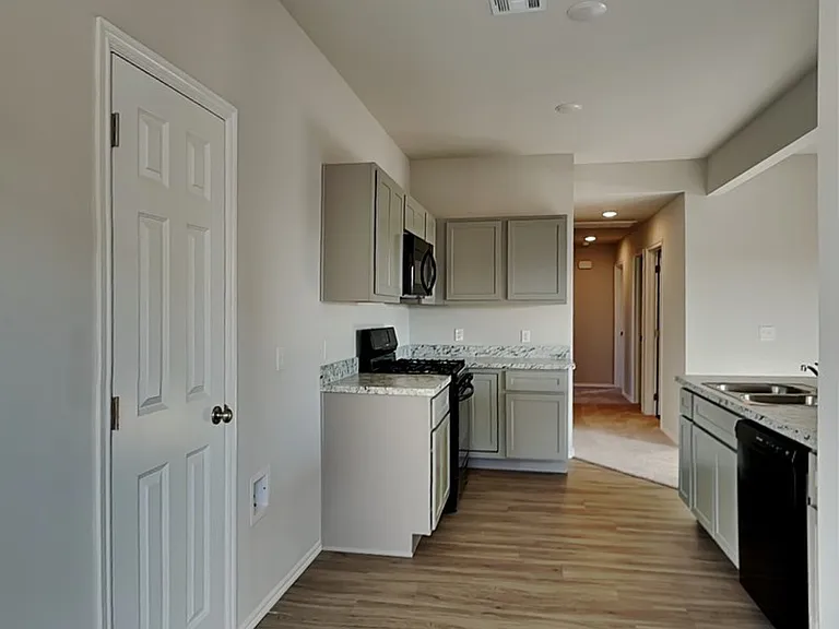 1029 E Stetson Ln — Photo 4
