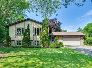 1794 Roxanna Ln, New Brighton, MN 55112