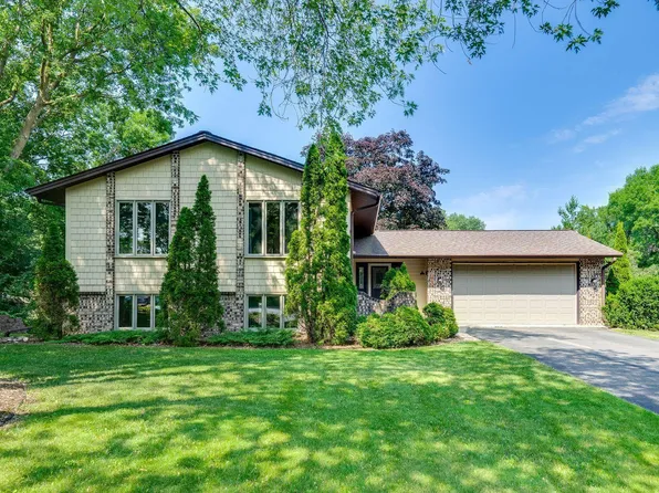 1794 Roxanna Ln, New Brighton, MN 55112