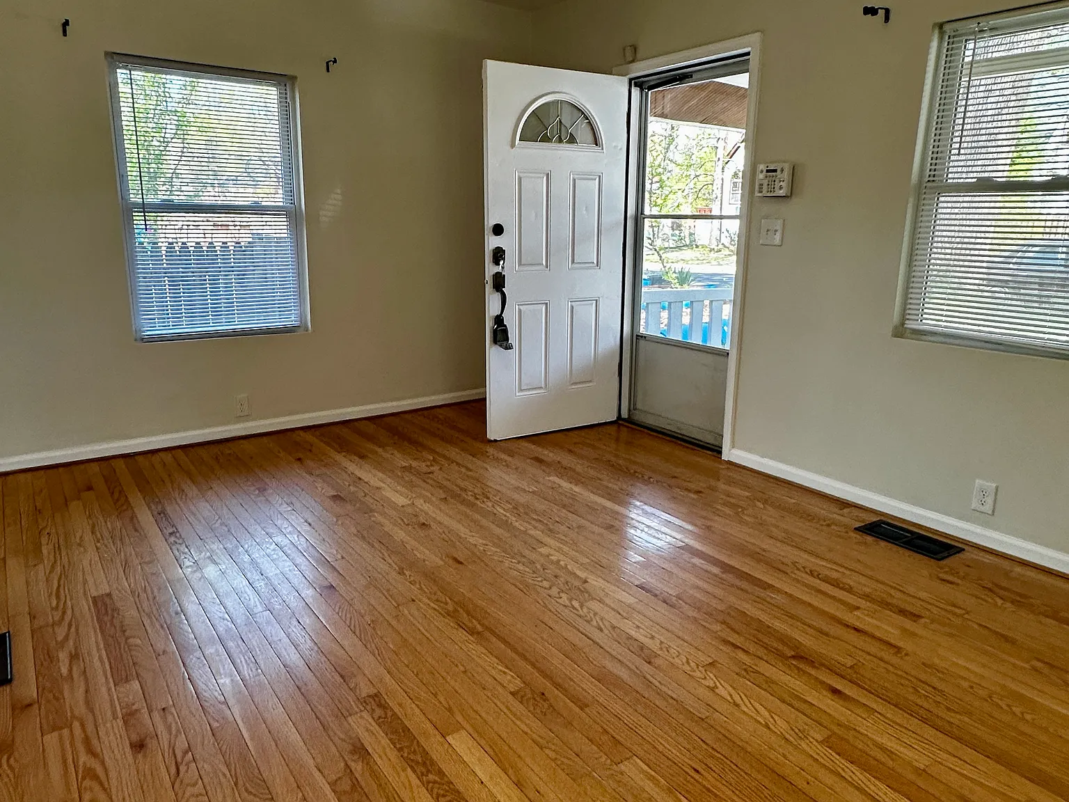 2 bed, 1260 sqft, $2,500 — Photo 4