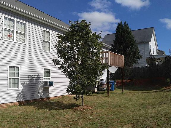 3rd image of 216 18th Ave SE