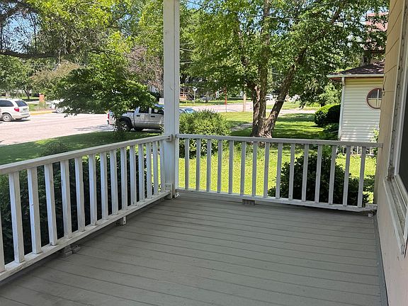 2nd image of 704 W Summit Ave