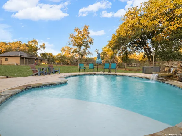 584 Arbor View, Adkins, TX 78101