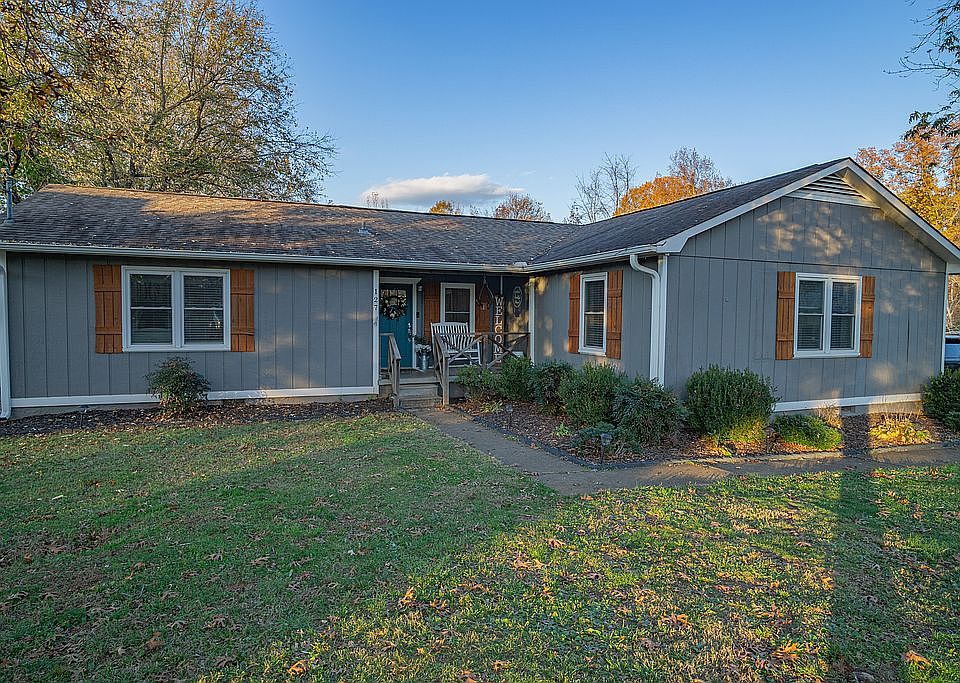 Welcome to 127 Stacy Circle!