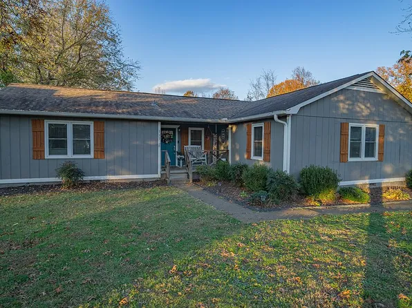 127 Stacy Cir, Huntsville, AL 35811