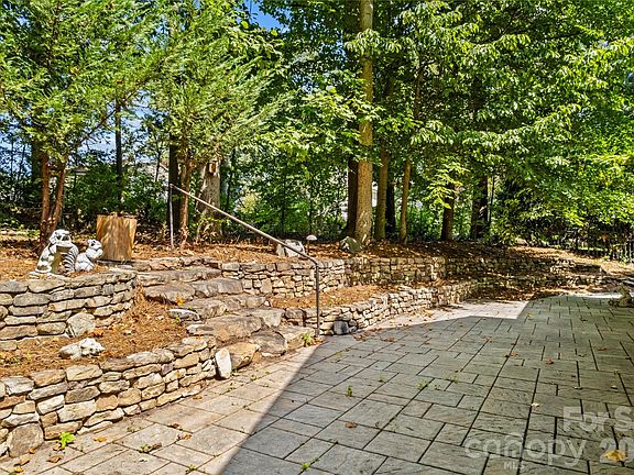 4th image of 13927 Asbury Chapel Rd