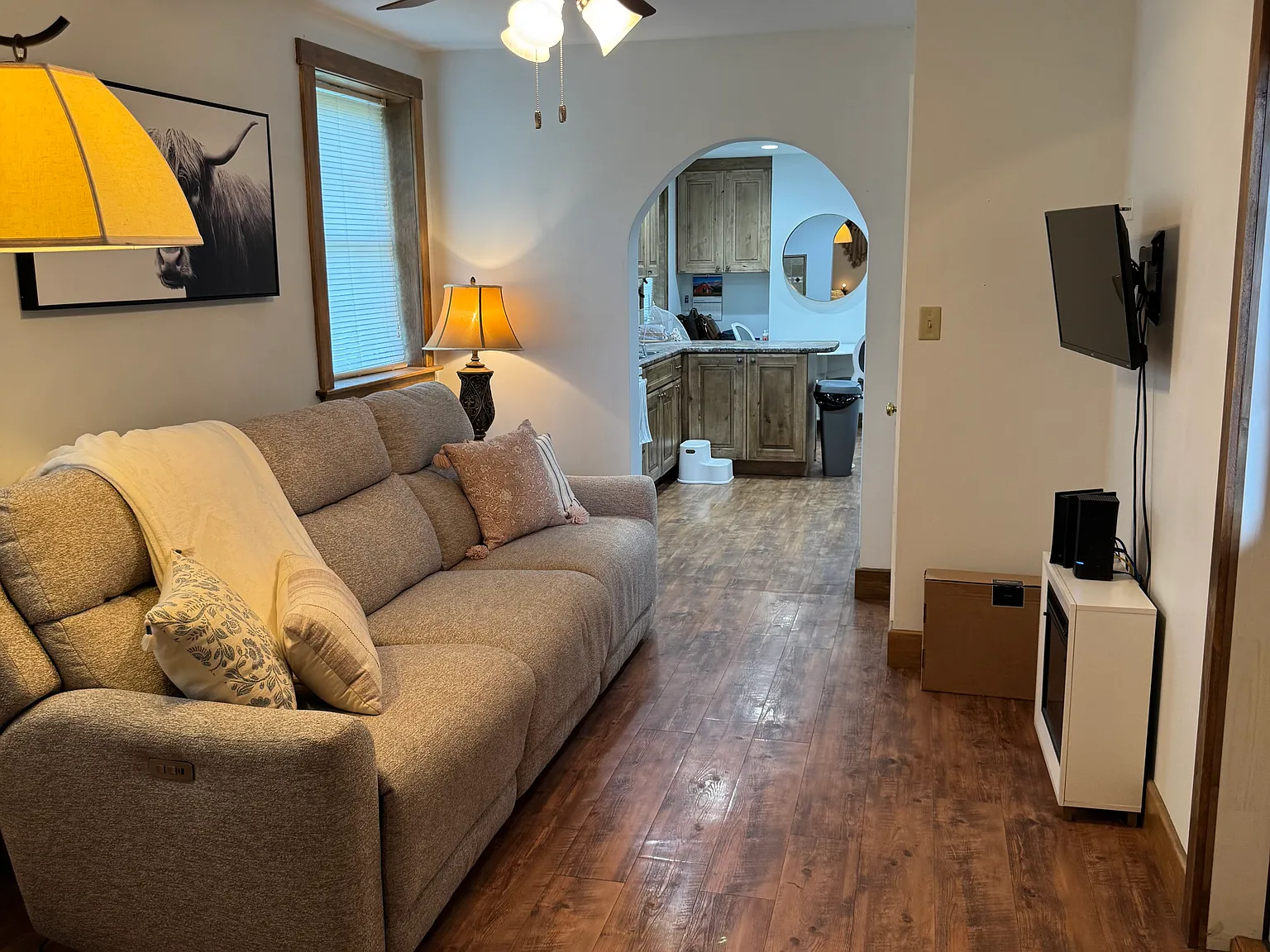 2 bed, 600 sqft, $2,400 — Photo 2