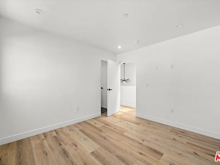 839 N McCadden Pl #B — Photo 24